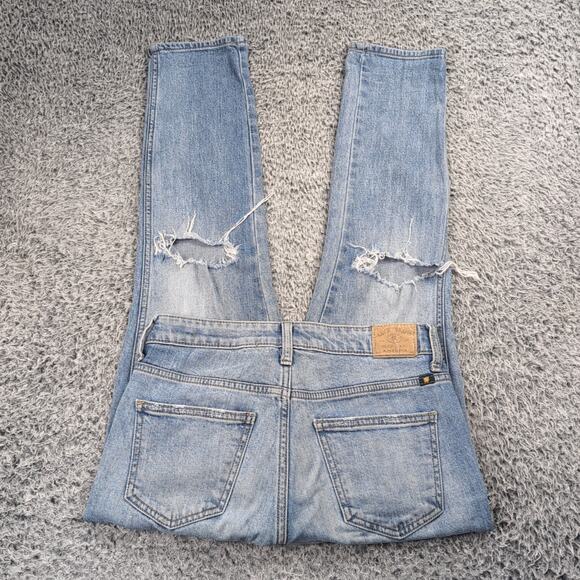 Lucky Brand Jeans Women 2 Blue High Rise Tom Boy Normcore Distressed Straight - Picture 1 of 10